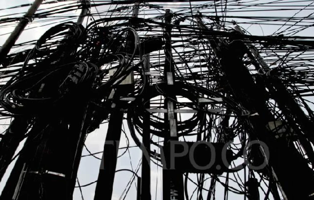 kabel udara semrawut